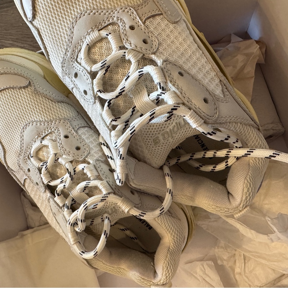 Balenciaga Beige Sneakers - Picture 7 of 8